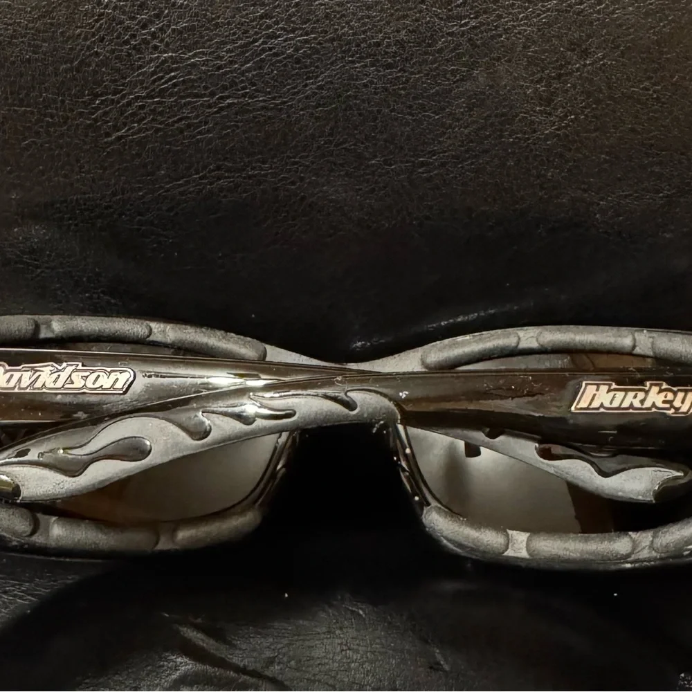 Harley-Davidson motorcycle riding sunglasses black frame and lenses. - Picture 6 of 6
